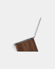 Personalisierbarer Laptopständer aus Holz - 210