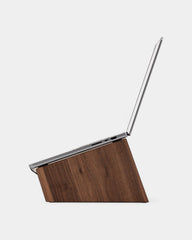 Personalisierbarer Laptopständer aus Holz - 10