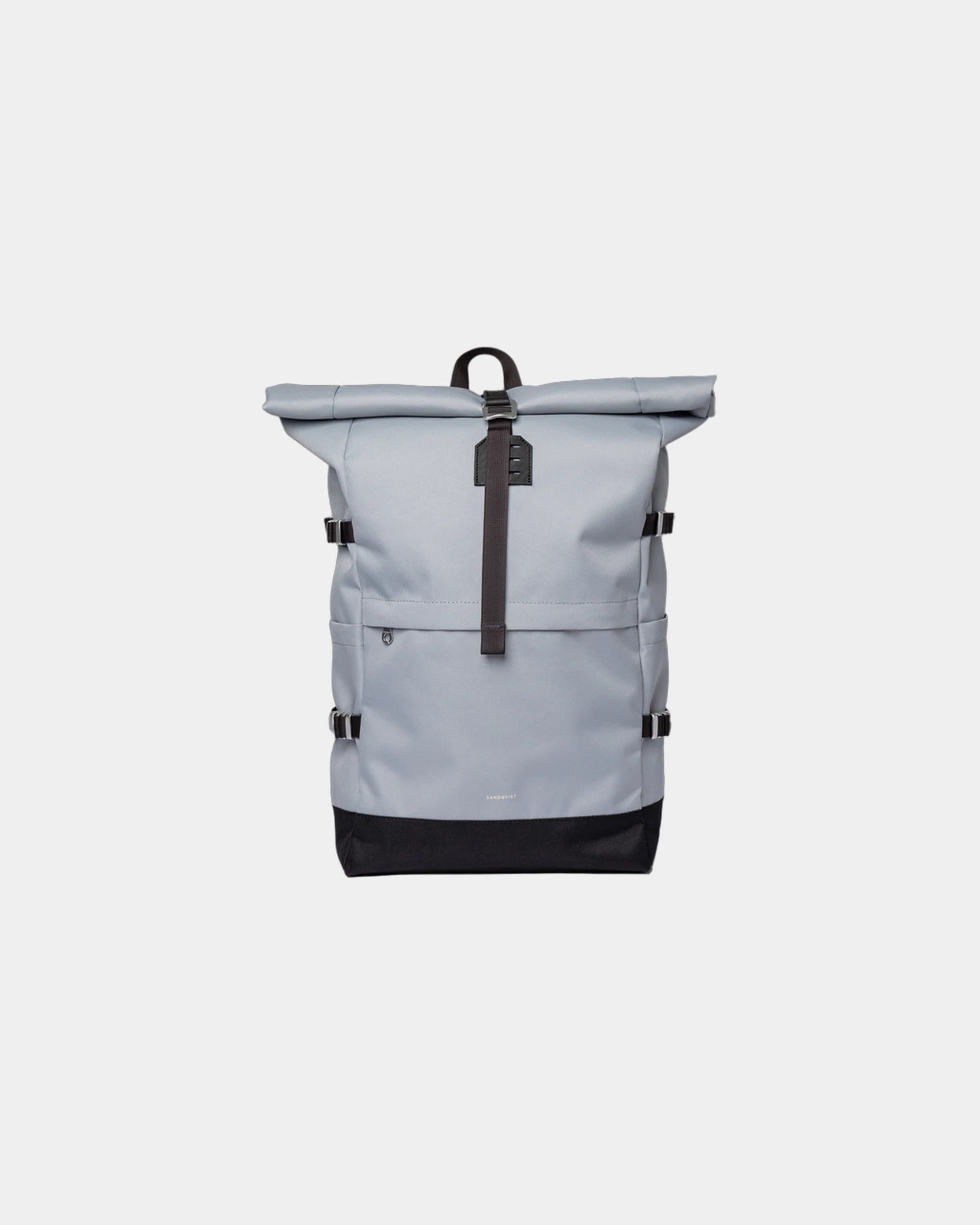 Recycelter Rucksack Sandqvist Icon Rolltop 26L zum Personalisieren - Eisblau mit schwarzem Leder
