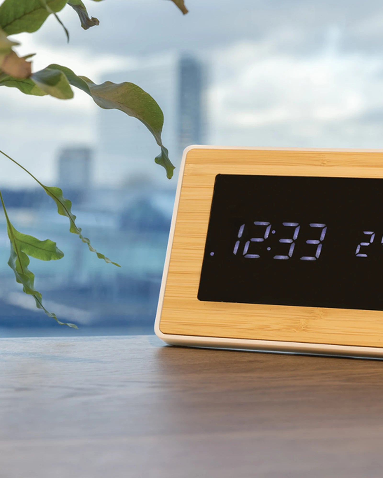 LED-Uhr aus Bambus und recyceltem Kunststoff zum Personalisieren - 5