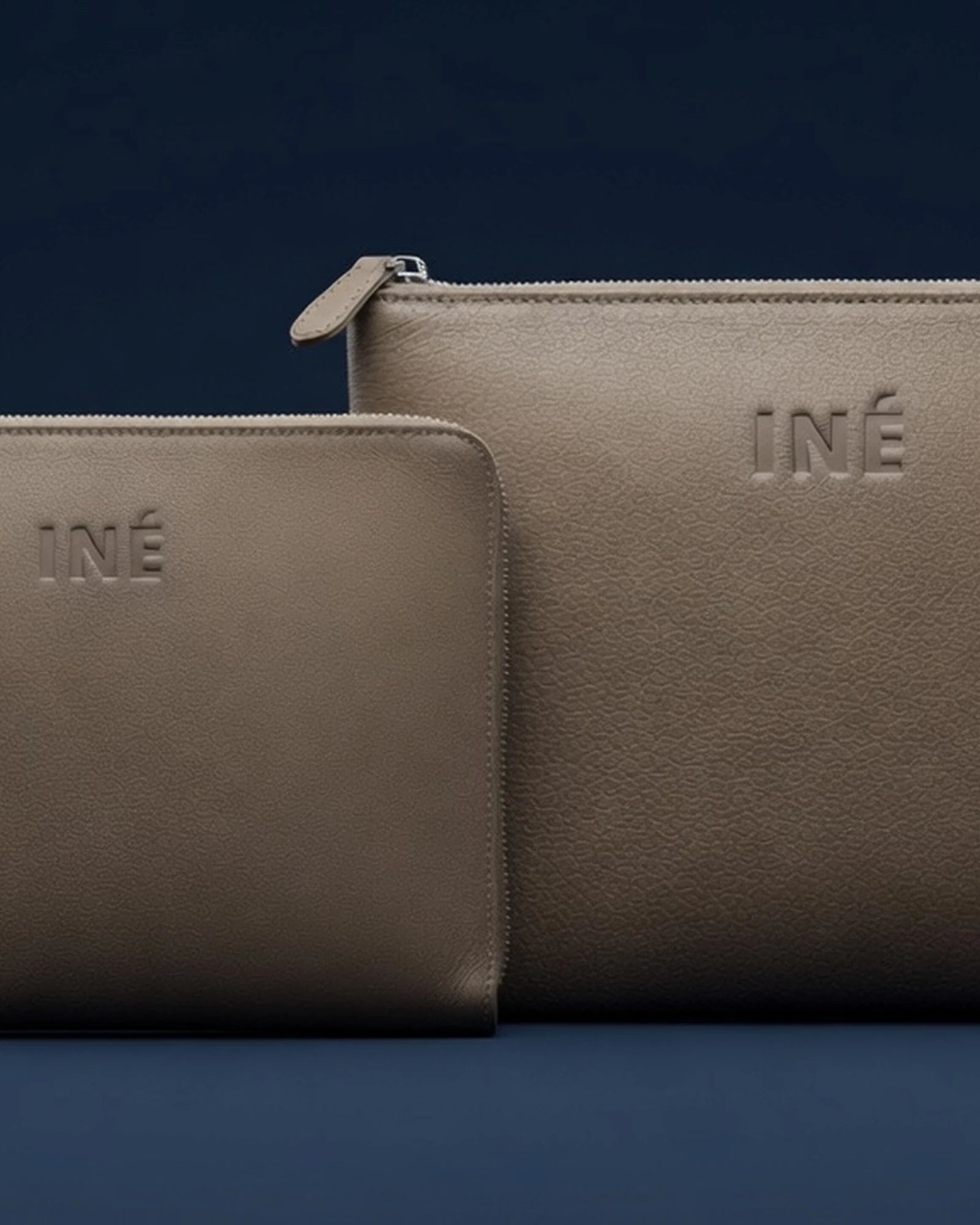 Pochette aus recyceltem Leder 10/11" zum Personalisieren - 24