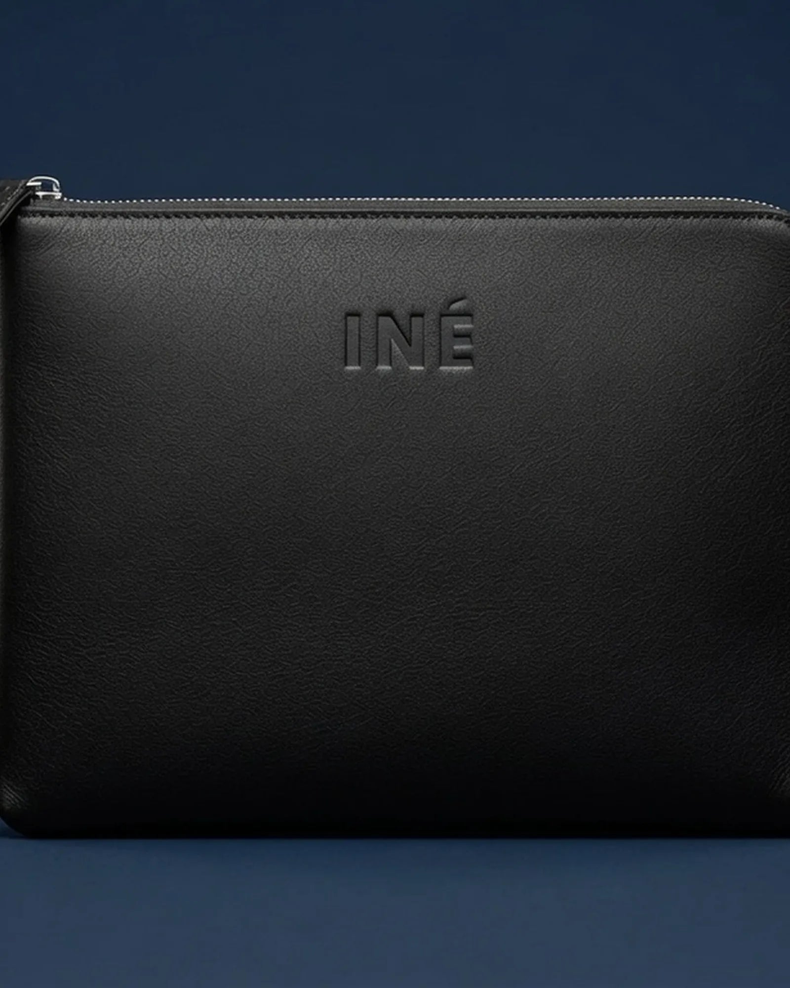 Pochette aus recyceltem Leder 10/11" zum Personalisieren - 17